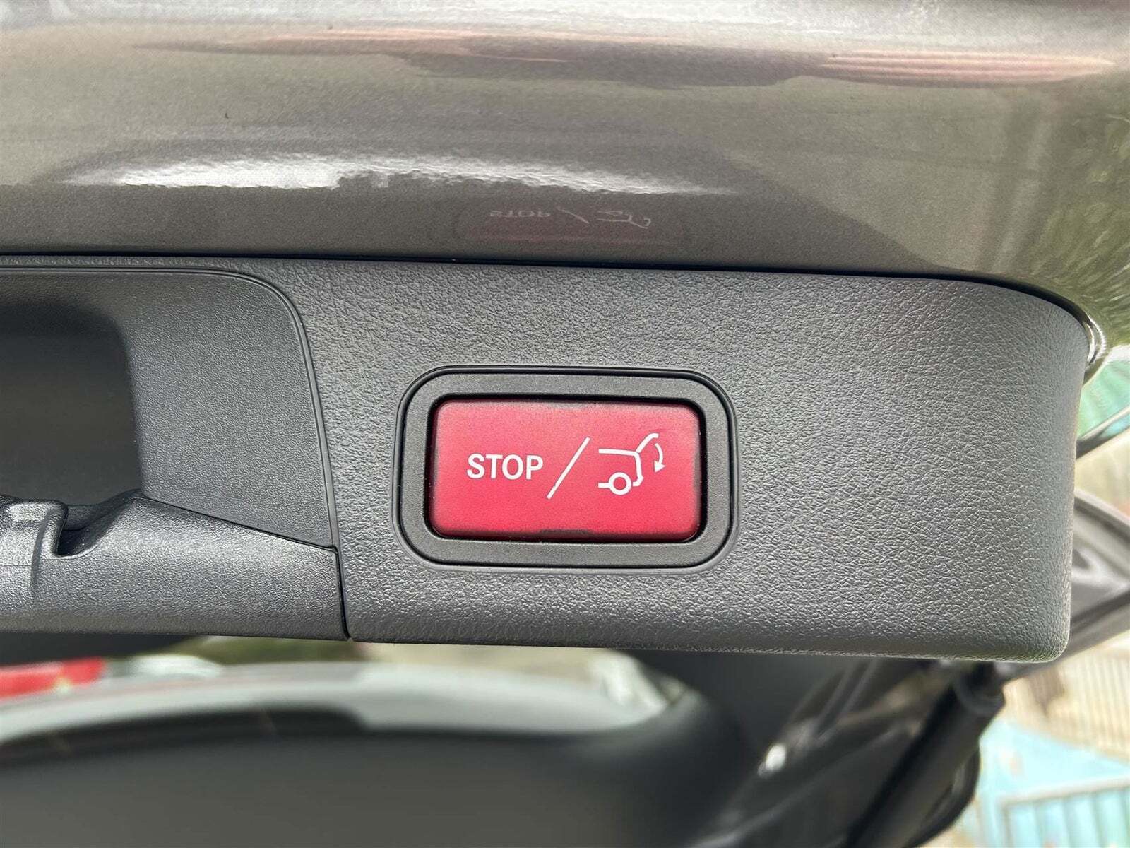 Grå Mercedes EQB300 fra 2022