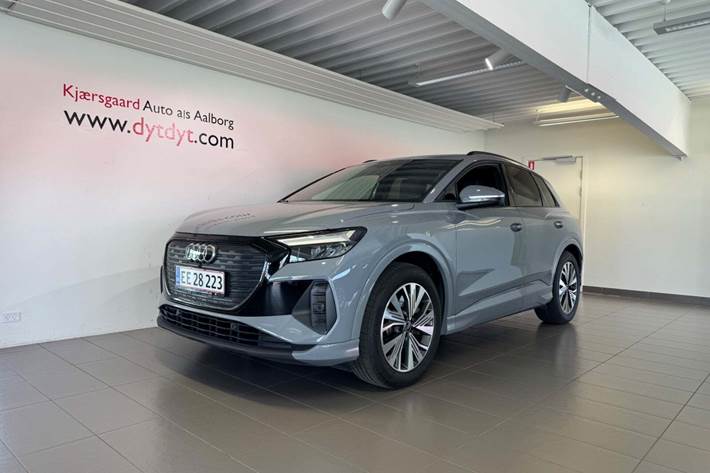 Grå Audi Q4 e-tron fra 2022 set udefra