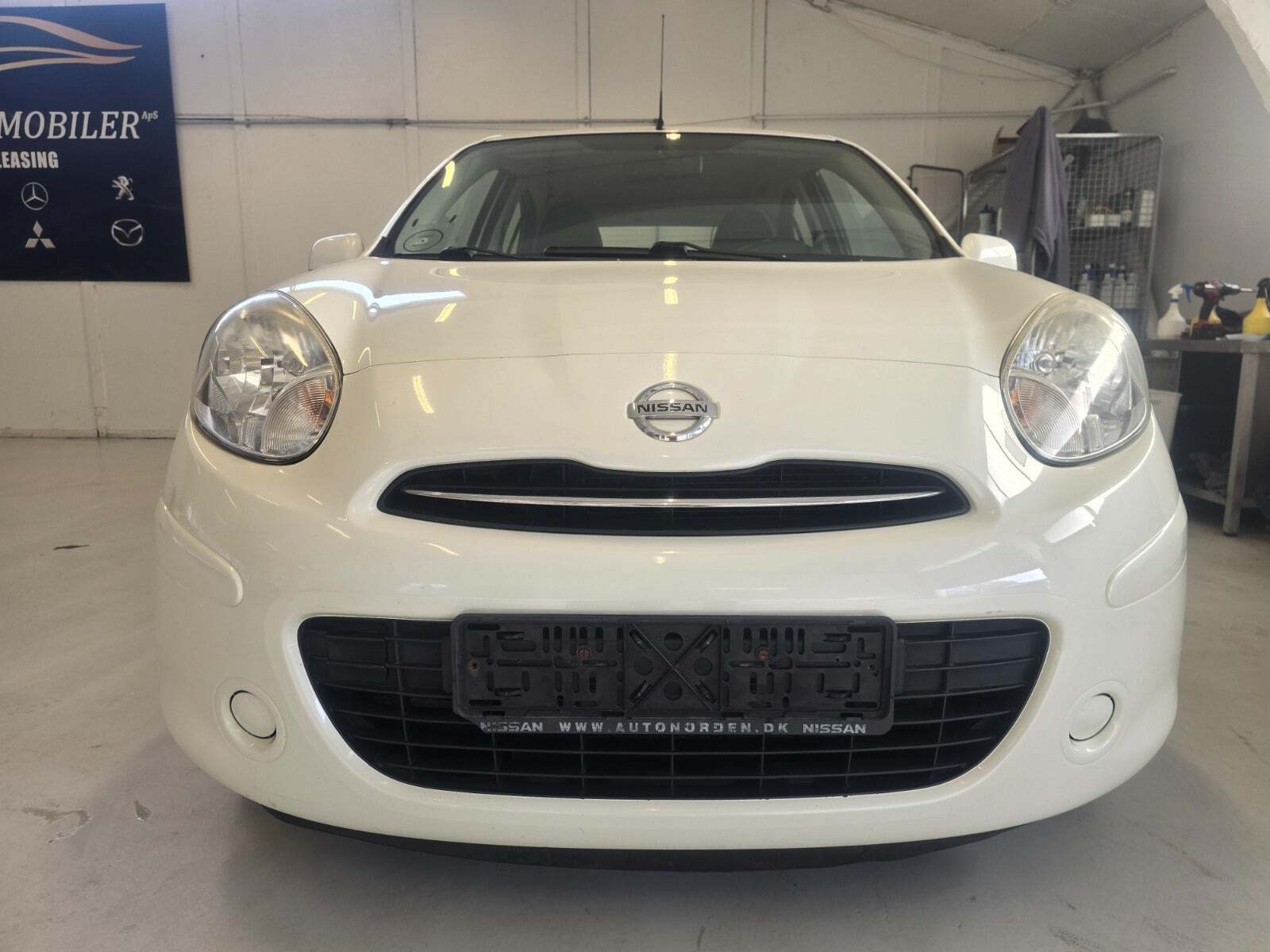 Hvid Nissan Micra fra 2011