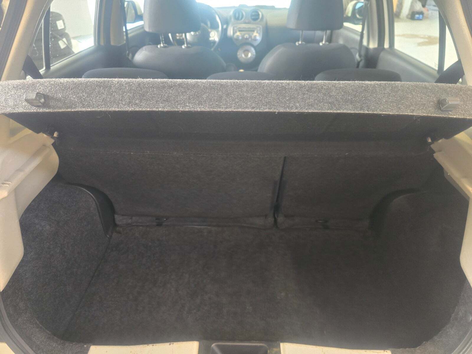 Hvid Nissan Micra fra 2011