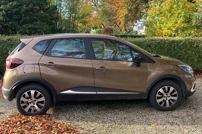 Brun Renault Captur fra 2018