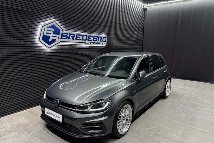 Grå VW Golf VII fra 2018 set udefra