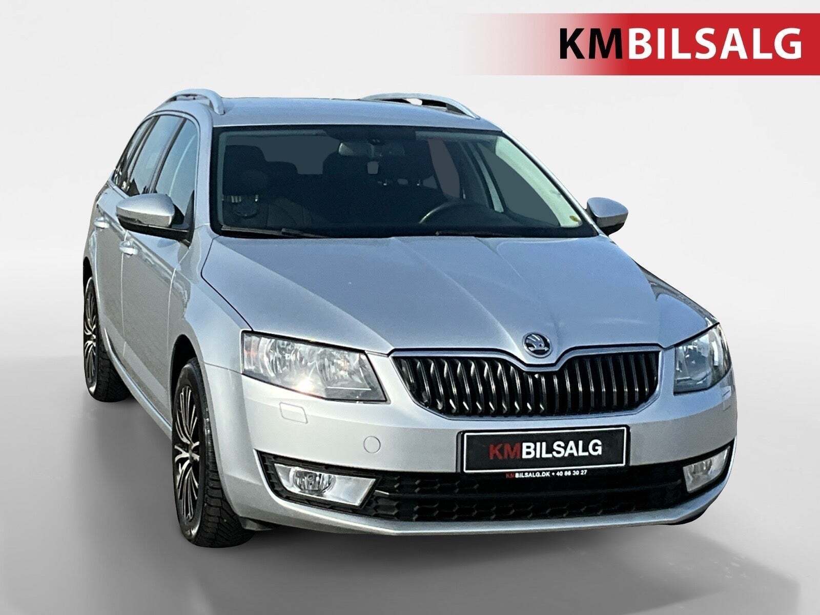 Sølv Skoda Octavia fra 2014 set udefra