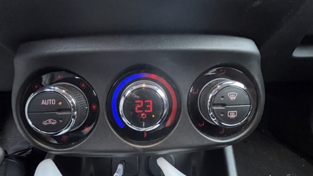 Hvid Opel Corsa fra 2019
