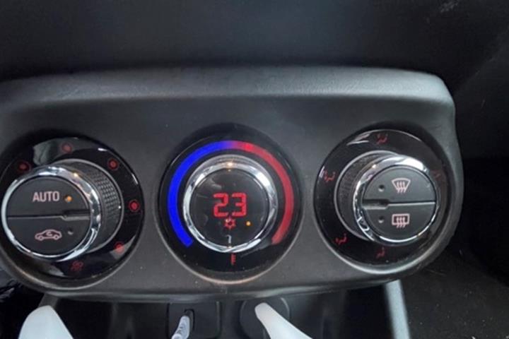 Hvid Opel Corsa fra 2019