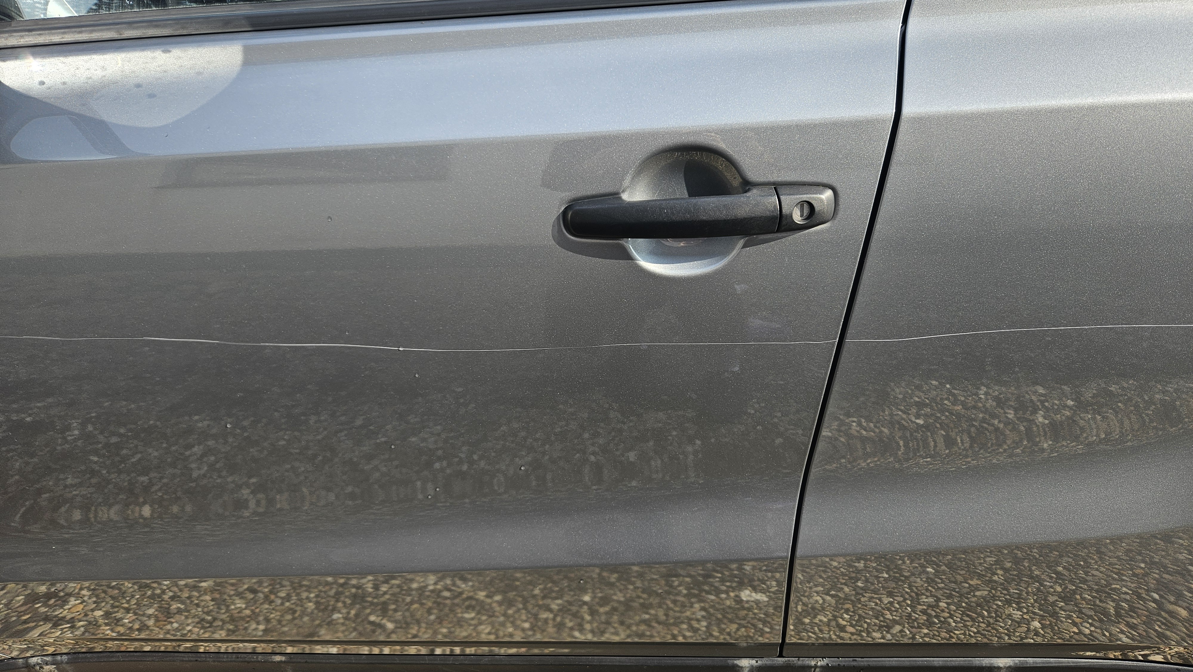 Grå Suzuki Vitara fra 2022