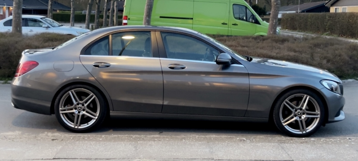 Grå Mercedes C-Klasse fra 2017