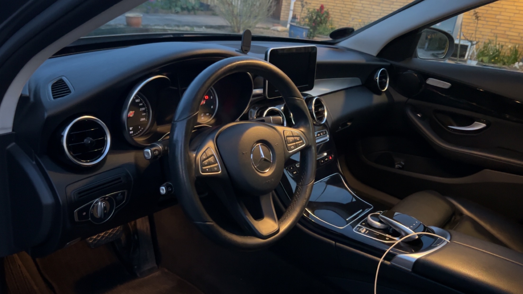Grå Mercedes C-Klasse fra 2017