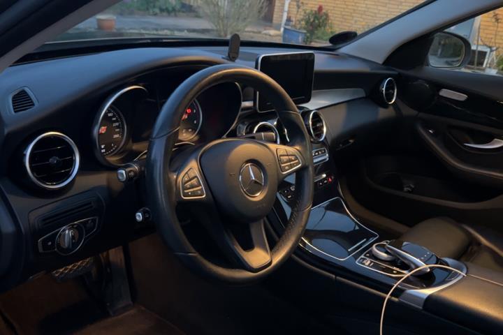 Grå Mercedes C-Klasse fra 2017
