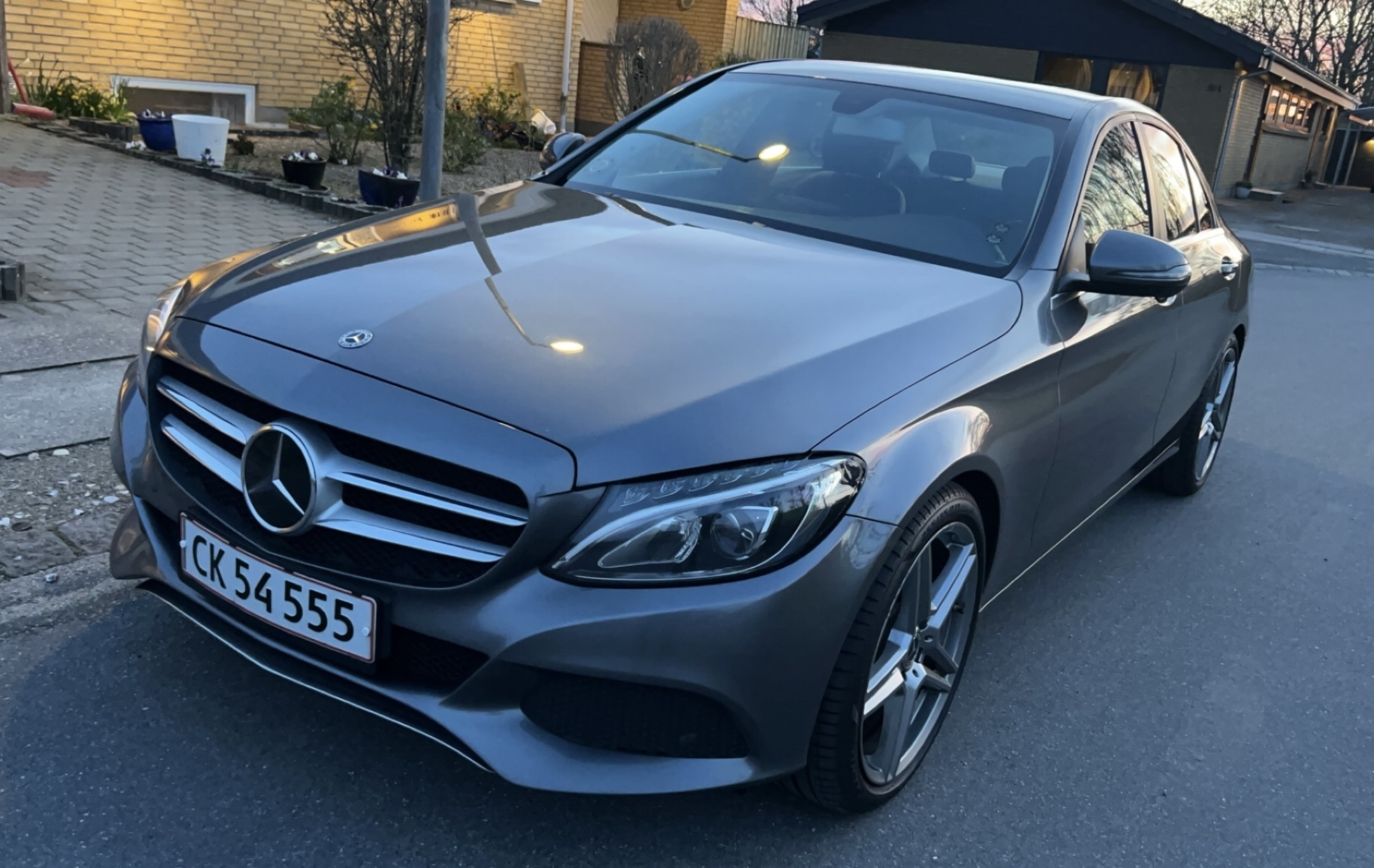 Grå Mercedes C-Klasse fra 2017