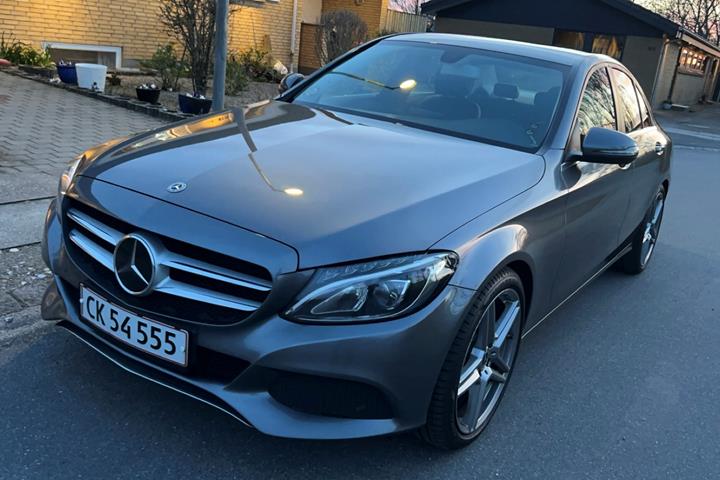 Grå Mercedes C-Klasse fra 2017