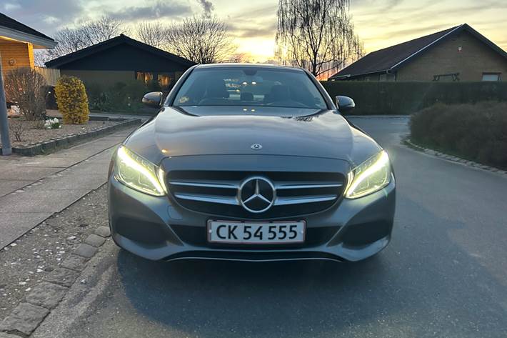 Grå Mercedes C-Klasse fra 2017