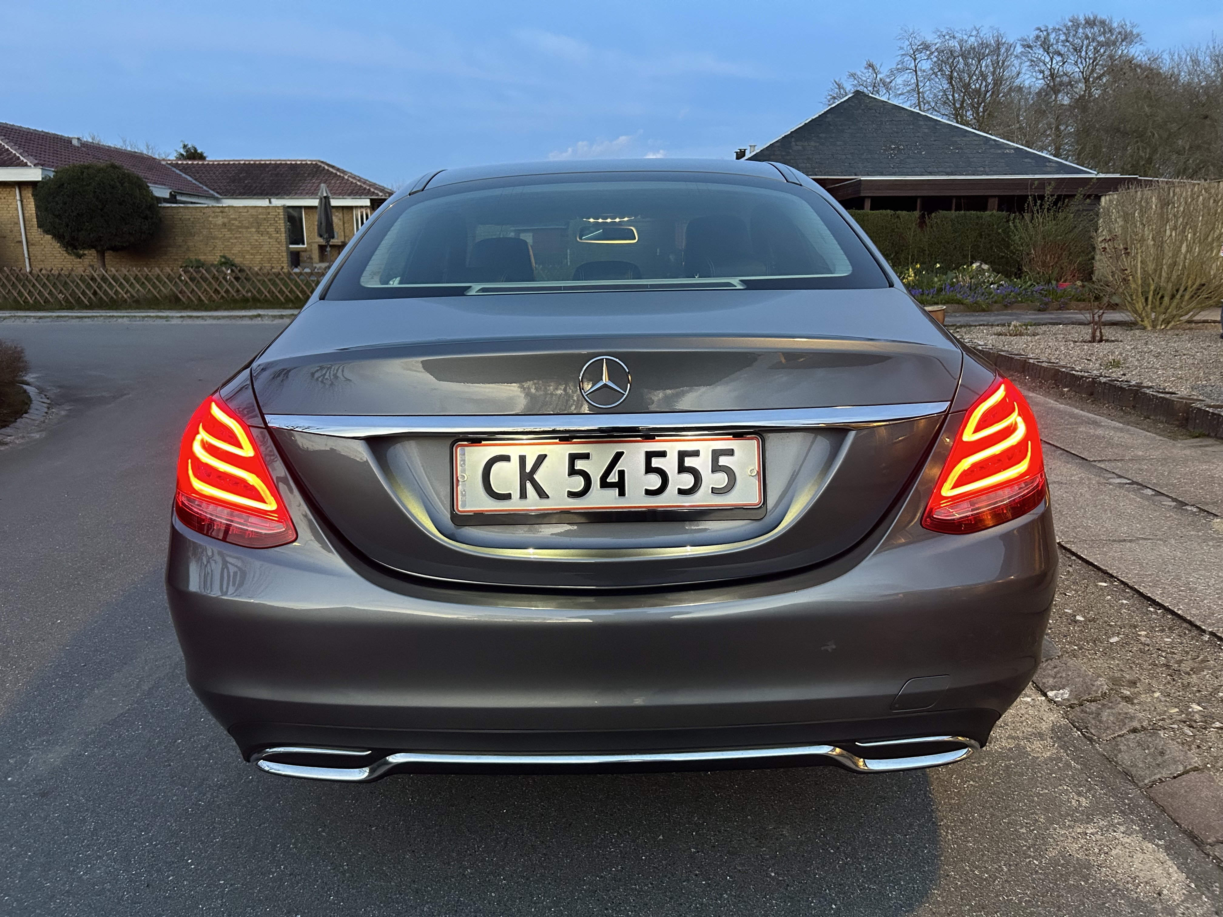 Grå Mercedes C-Klasse fra 2017