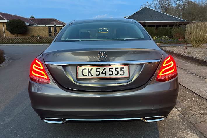 Grå Mercedes C-Klasse fra 2017