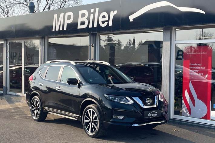Sort Nissan X-Trail fra 2018 set udefra