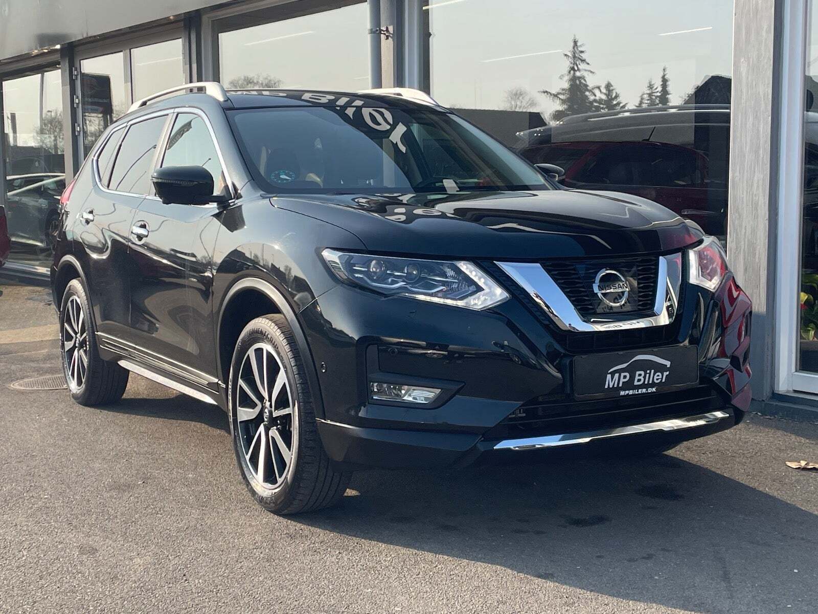 Sort Nissan X-Trail fra 2018