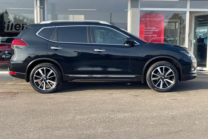 Sort Nissan X-Trail fra 2018