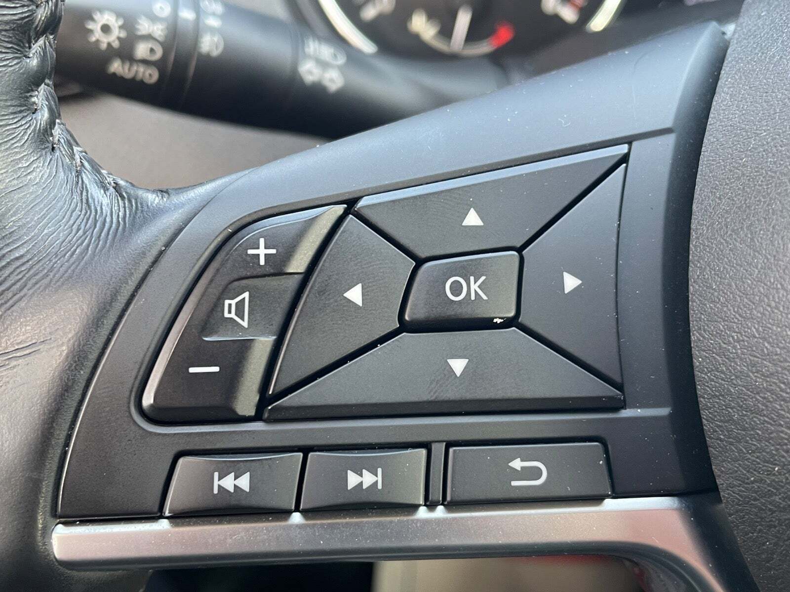 Sort Nissan X-Trail fra 2018