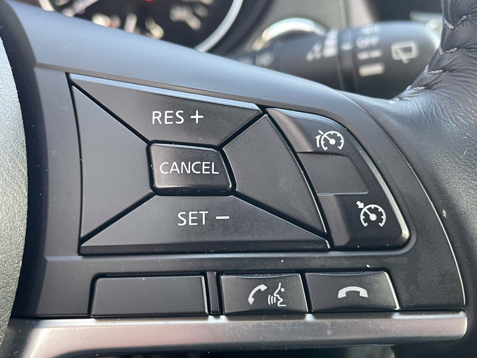 Sort Nissan X-Trail fra 2018