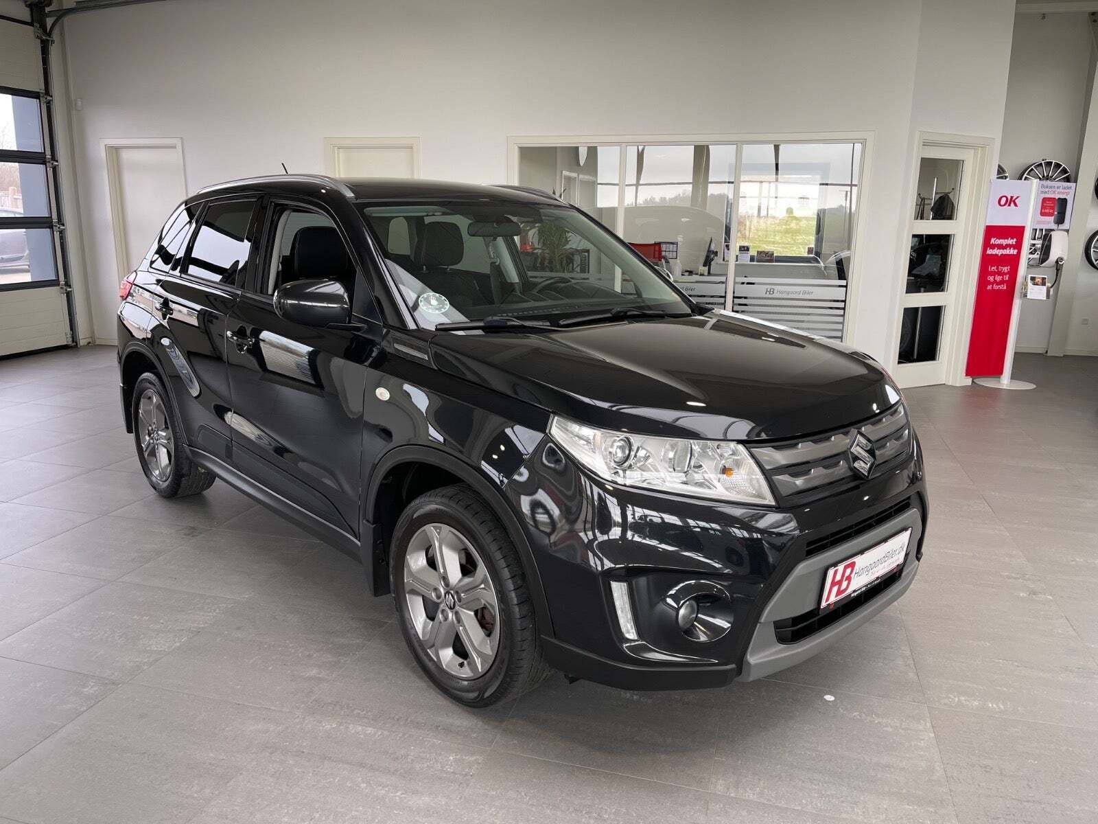 Sort Suzuki Vitara fra 2017 set udefra