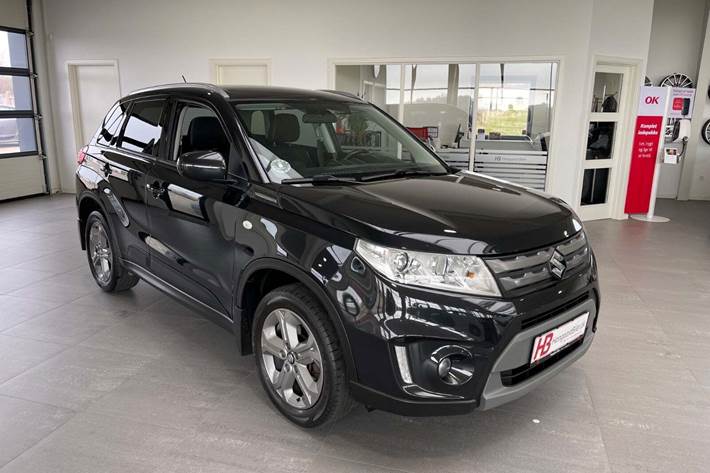 Sort Suzuki Vitara fra 2017 set udefra
