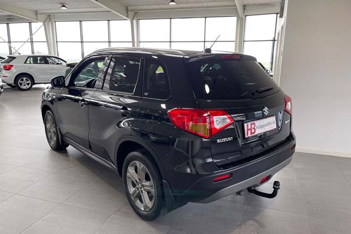Sort Suzuki Vitara fra 2017