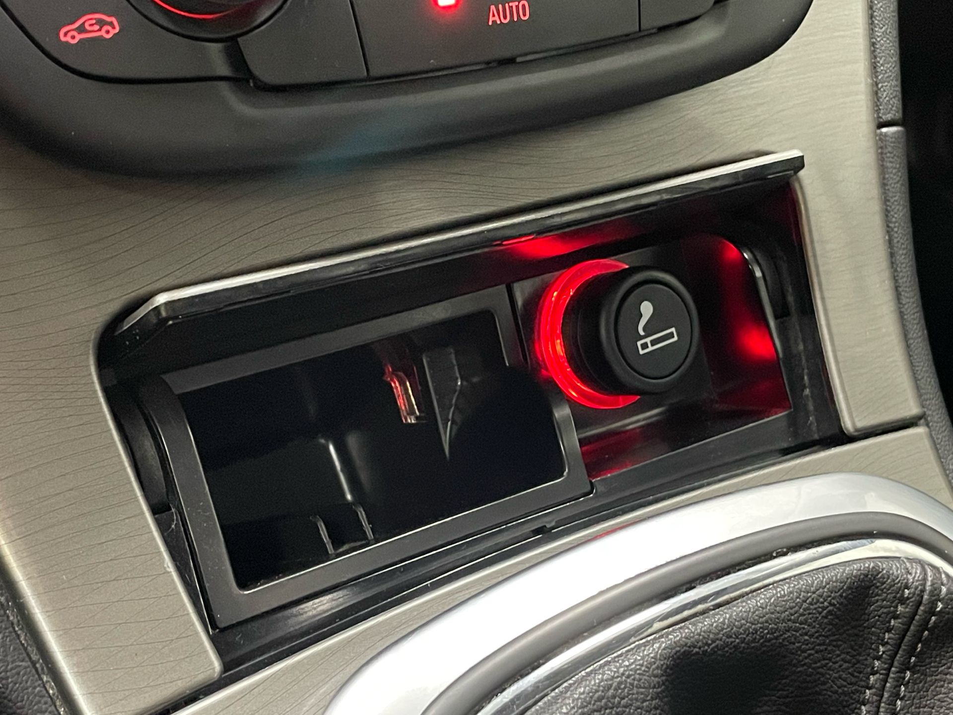 Grå Opel Insignia fra 2013