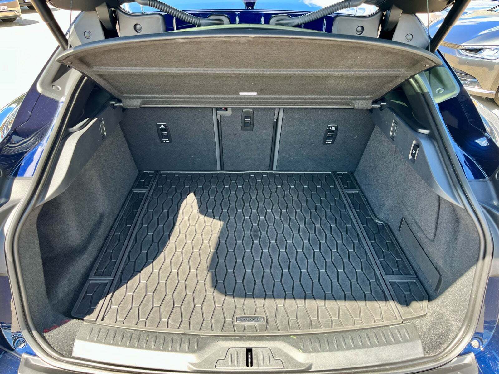 Blå Jaguar I-Pace fra 2021