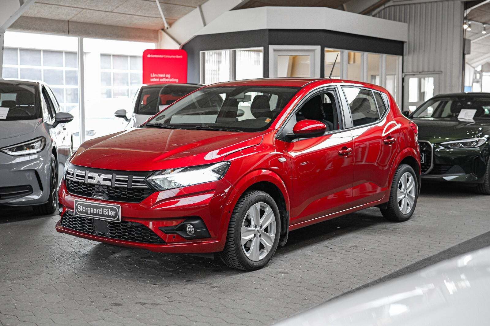 Rød Dacia Sandero fra 2023