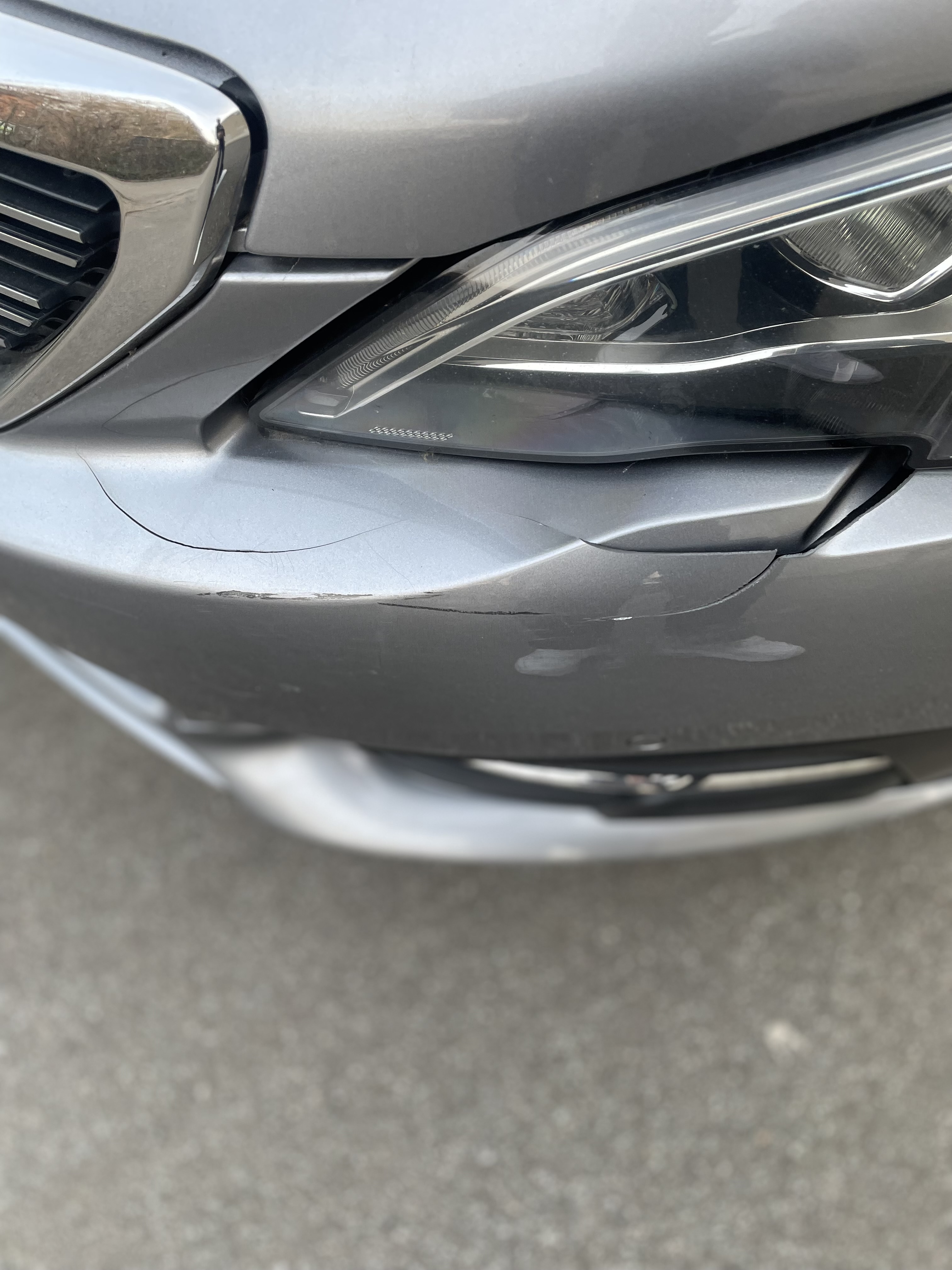 Grå Peugeot 308 fra 2018