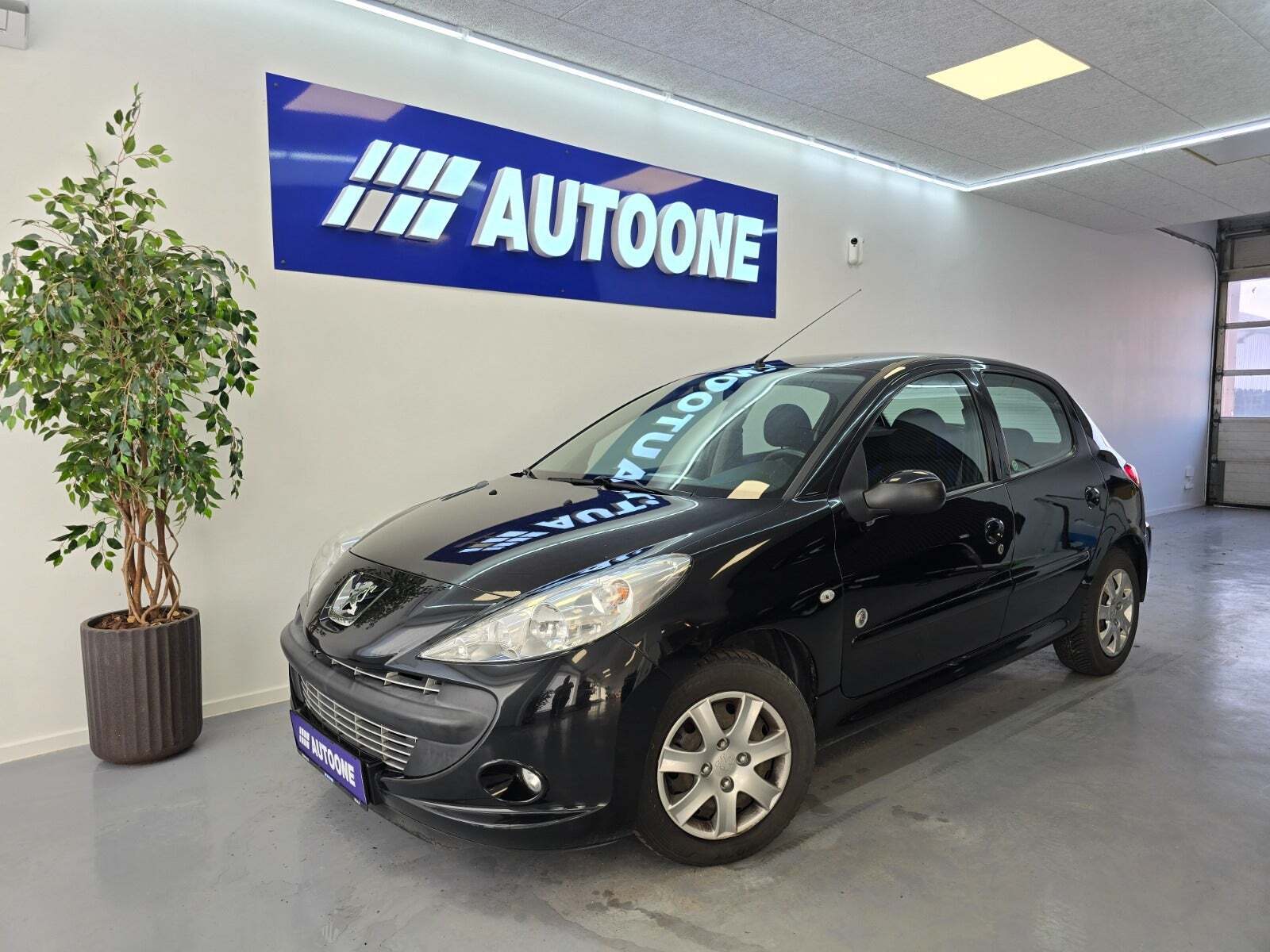 Sort Peugeot 206+ fra 2012