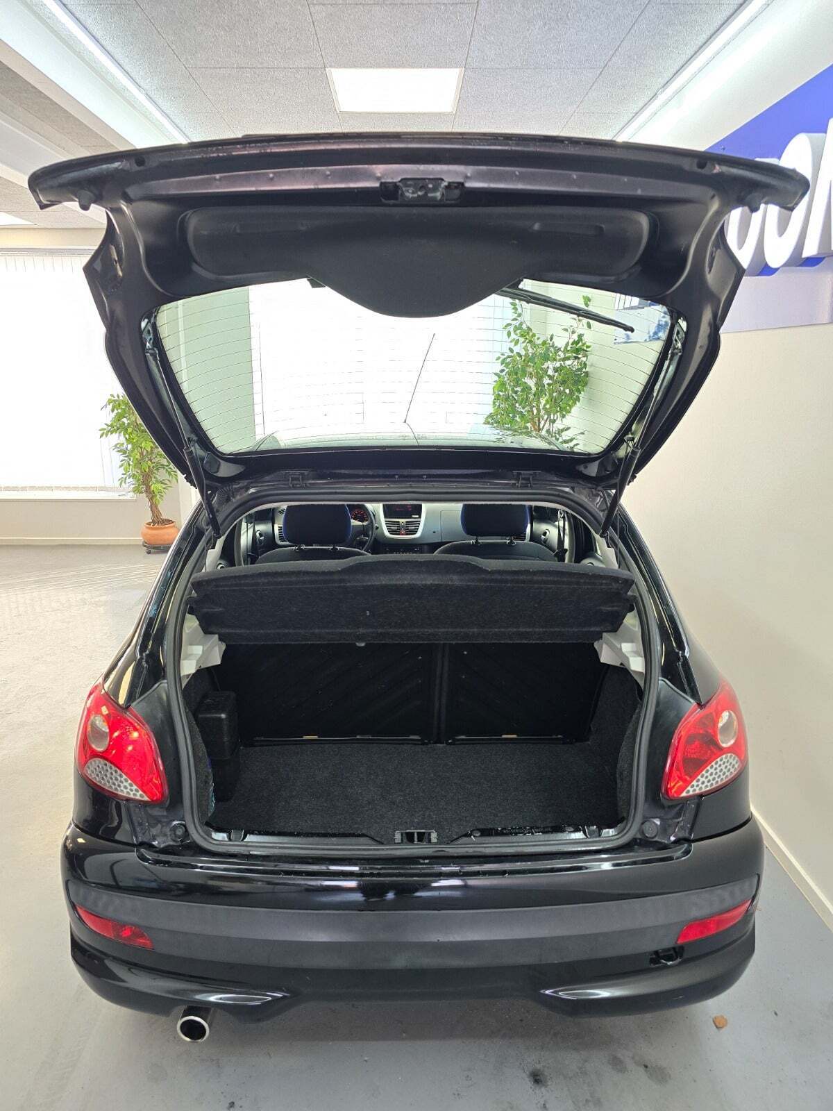 Sort Peugeot 206+ fra 2012