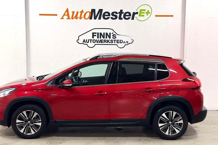 Rød Peugeot 2008 fra 2019