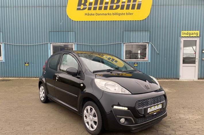 Sort Peugeot 107 fra 2014 set udefra