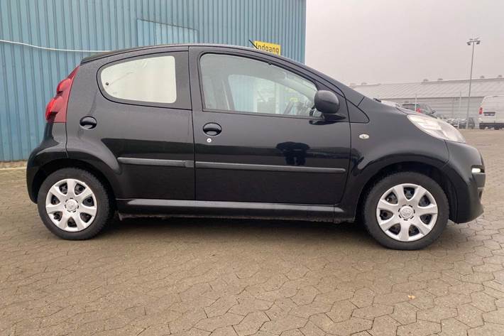 Sort Peugeot 107 fra 2014