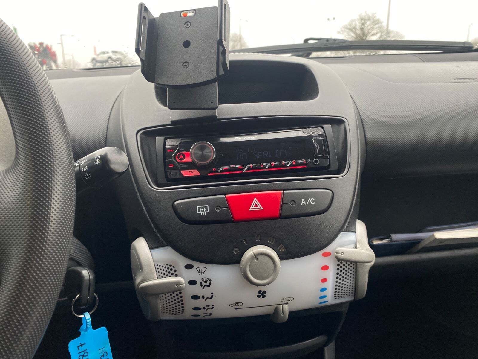 Sort Peugeot 107 fra 2014