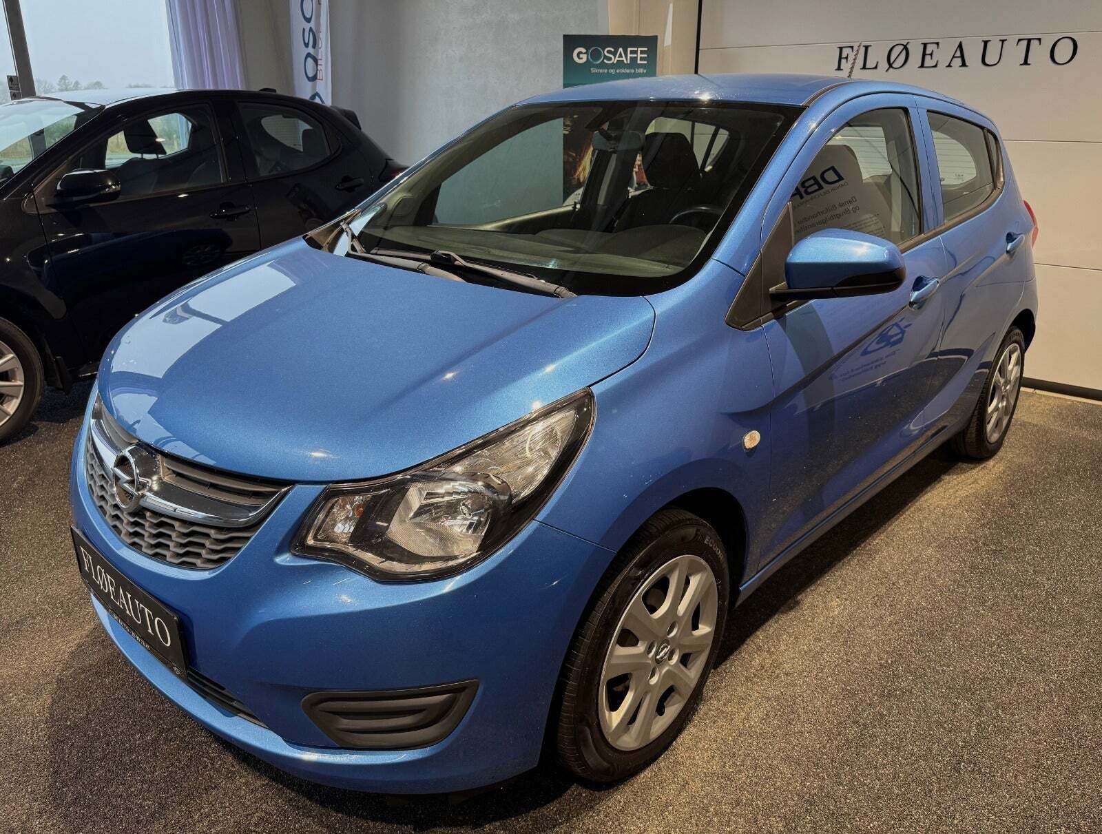 Blå Opel Karl fra 2016