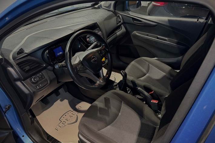 Blå Opel Karl fra 2016