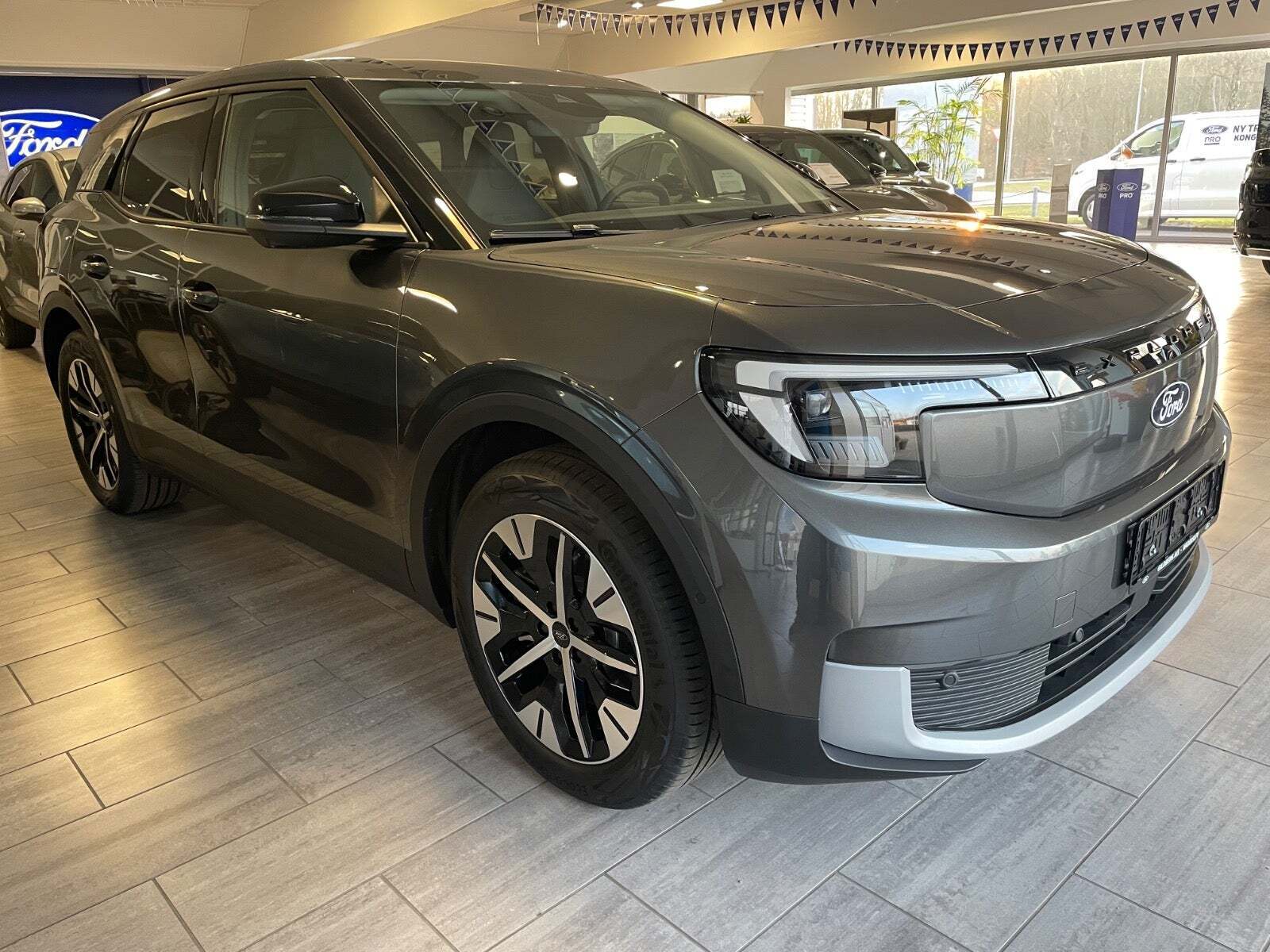 Grå Ford Explorer fra 2025