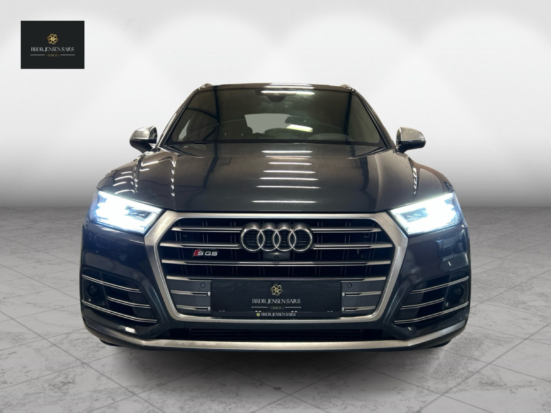 Grå Audi SQ5 fra 2017