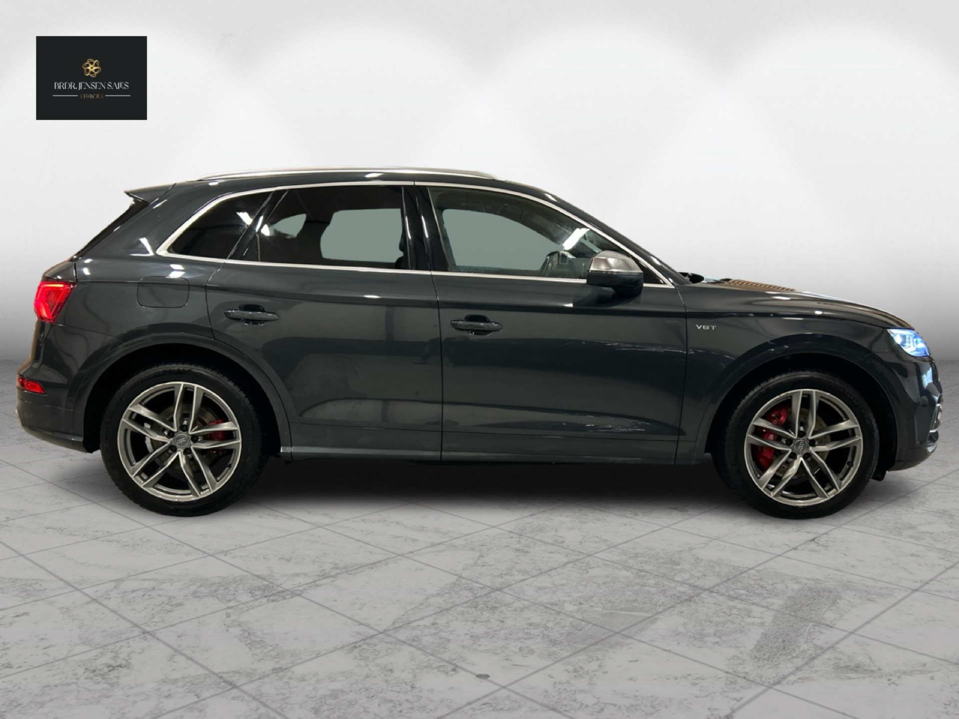Grå Audi SQ5 fra 2017