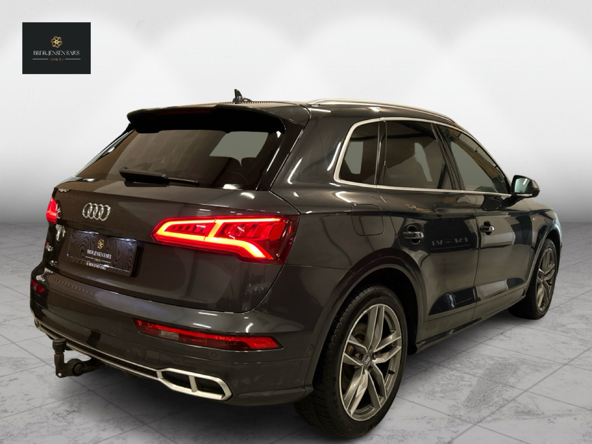 Grå Audi SQ5 fra 2017
