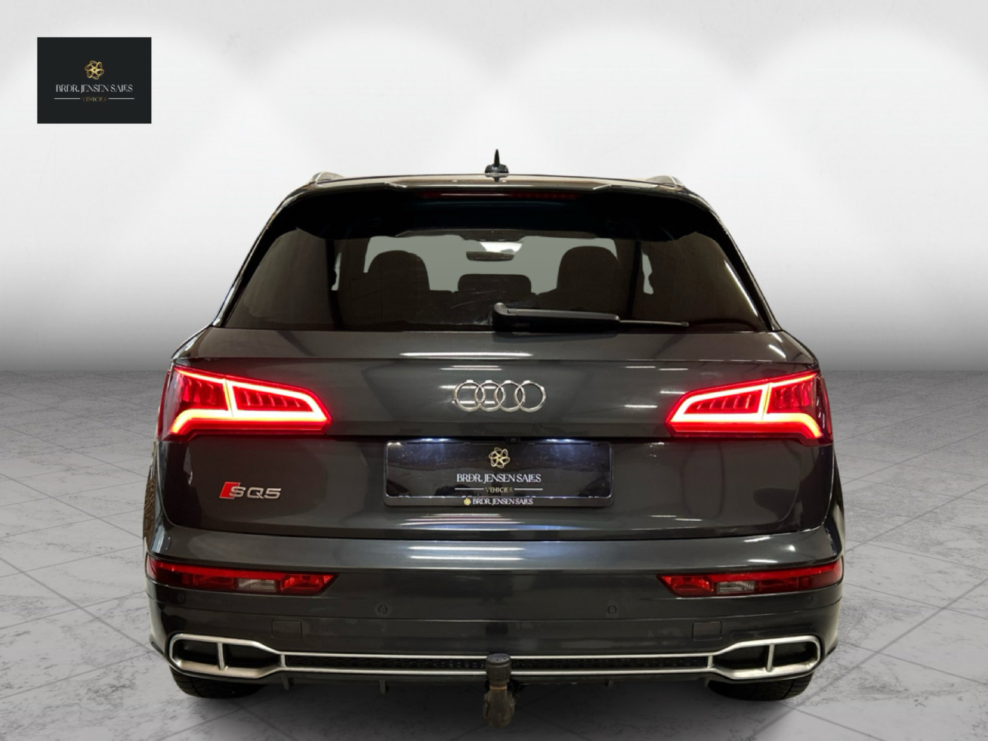 Grå Audi SQ5 fra 2017
