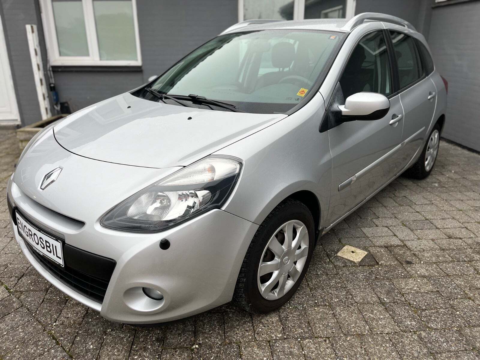 Sølv Renault Clio III fra 2012