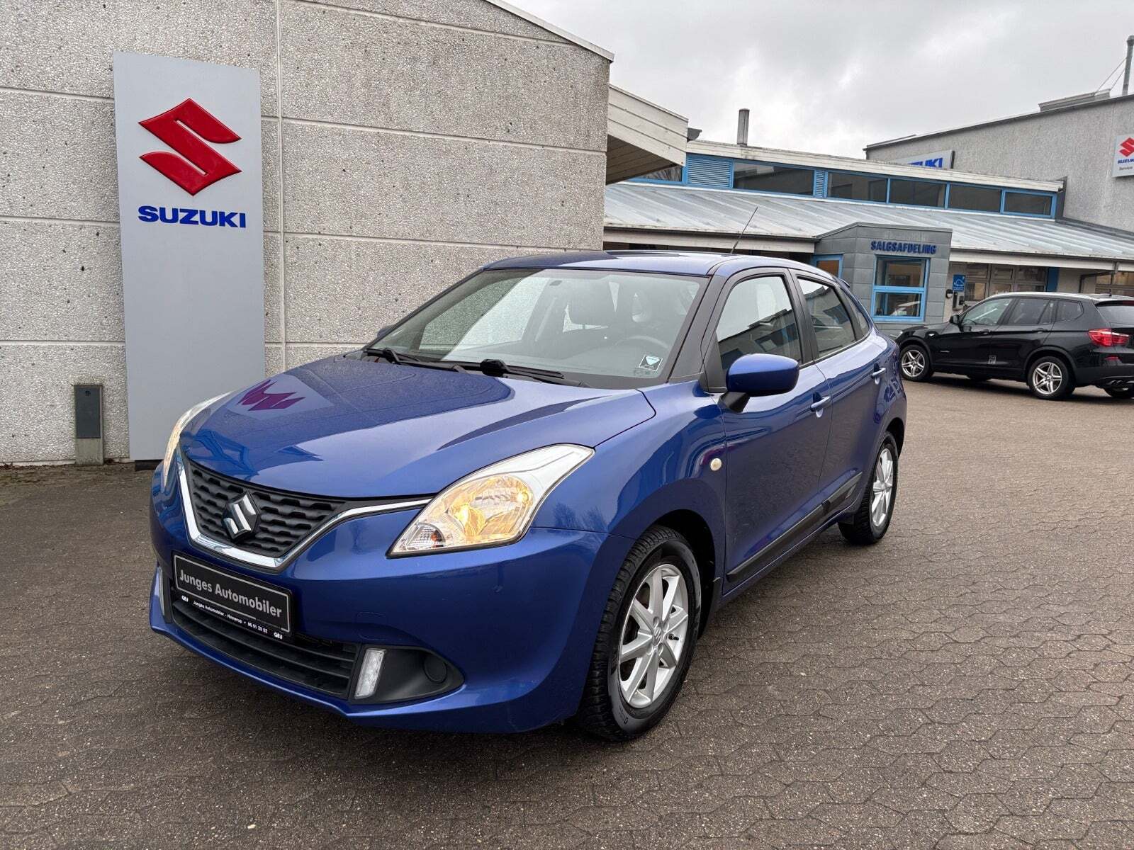 Blå Suzuki Baleno fra 2018 set udefra
