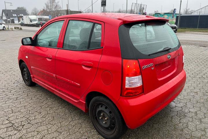 Rød Kia Picanto fra 2007