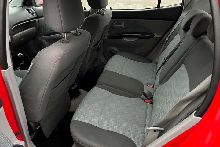 Rød Kia Picanto fra 2007