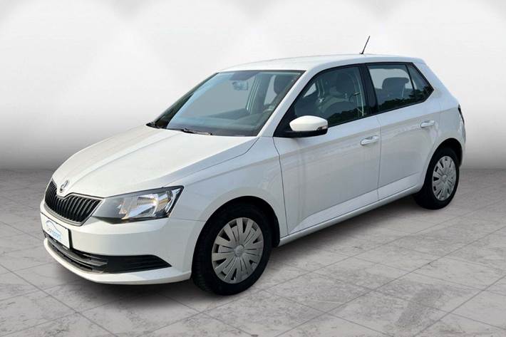 Hvid Skoda Fabia fra 2017 set udefra