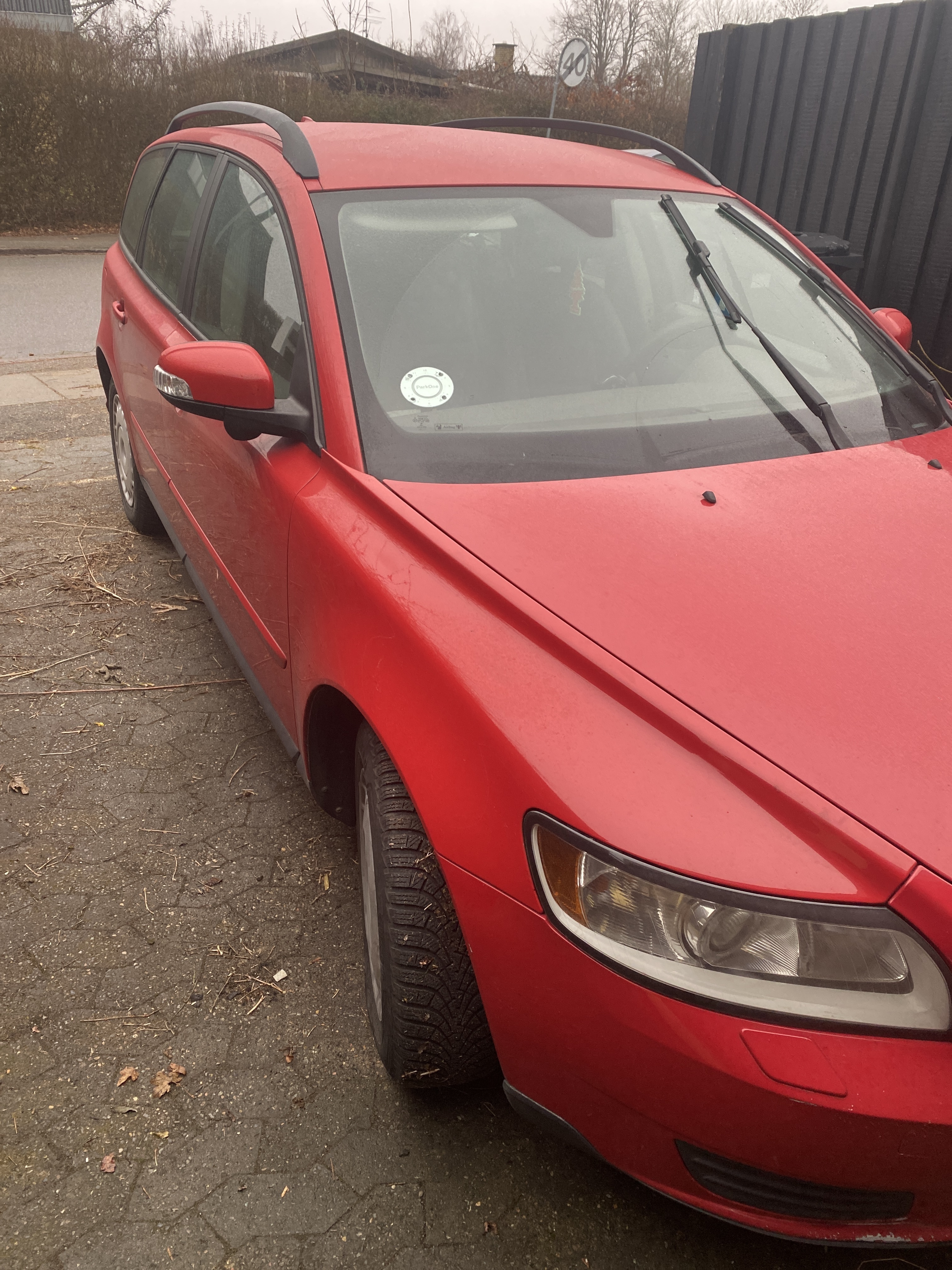 Rød Volvo V50 fra 2008