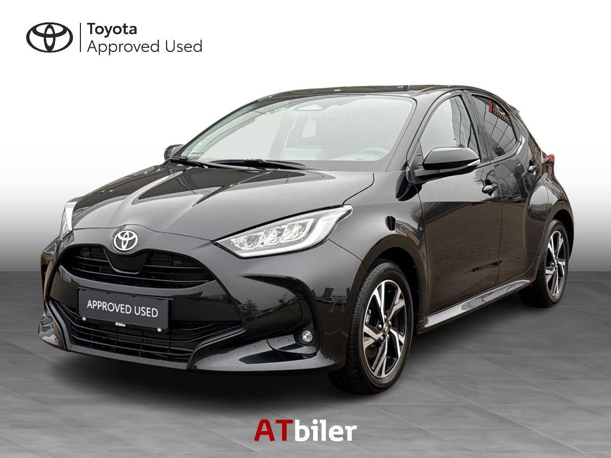 Sort Toyota Yaris fra 2024 set udefra
